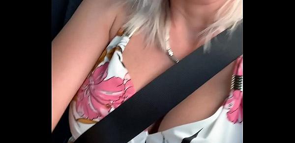 OMG! Secretly fingered to orgasm in the taxi.